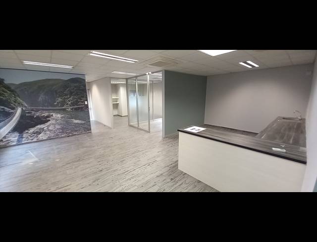 283M² OFFICE TO LET IN BRYANSTON